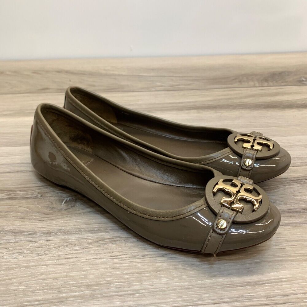 TORY BURCH Gabriel Gold Medallion Logo Flats Glossy Dark Taupe Leather Size 7.5
